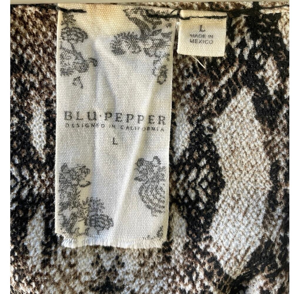 Blu Pepper Animal Print V-Neck Wrap Blouse Short Sleeve Size Large - Picture 5 of 8